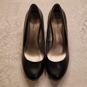 NWOT SEXY BANDOLINO PUMPS